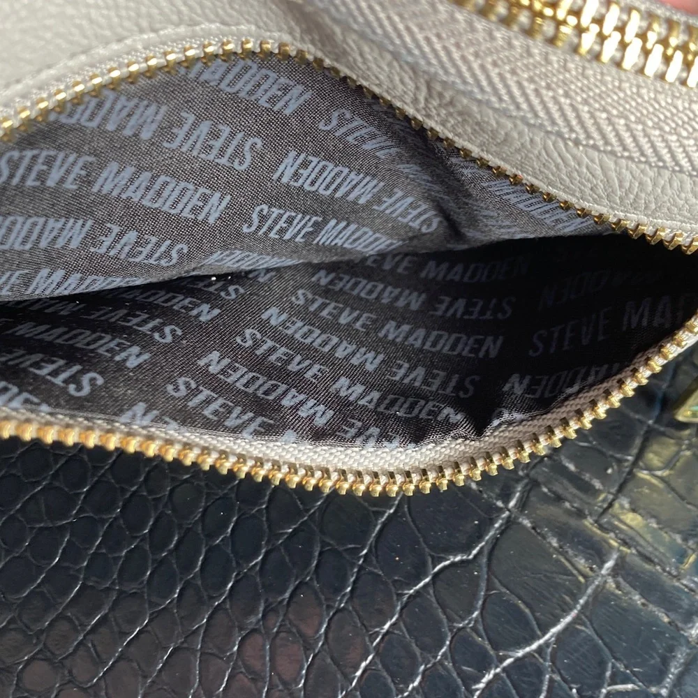 Steve Madden Wristlet‎ Gold Studs. LIKE NEW INSIDE! Minor Wear Outside (pics)